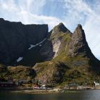 Vyer fotade från en båt i fjordarna vid Reine